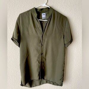 Zara Button-Down Short-Sleeve Top. Medium.